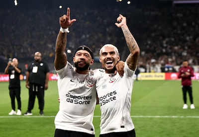 Droomrentree Memphis Depay bij Corinthians: assist voor winnende goal in kraker tegen Rosario Central