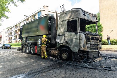 Cabine van vrachtwagen brandt uit op Boekenrode Rotterdam