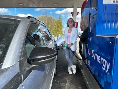 Pomp langs snelweg rekent hoofdprijs, maar deze automobilisten tanken er toch: ‘De baas betaalt’