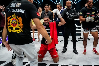 Haagse kickbokser Touchassie wint prestigieus GLORY-toernooi: ‘Een topprestatie van formaat’