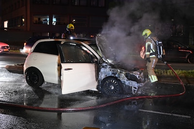 Voorkant van auto uitgebrand op het Industrieplein in Nijmegen