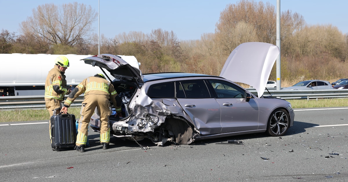 A4 dicht richting Amsterdam na aanrijding tussen meerdere auto's