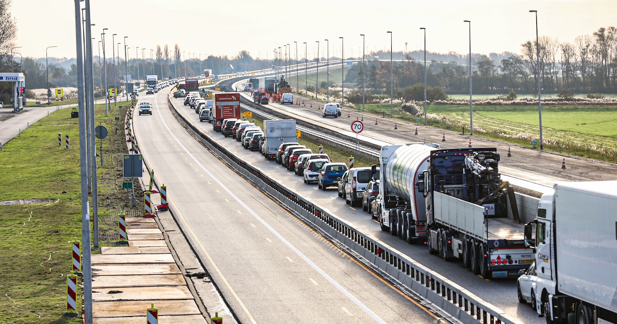Twee auto's in botsing op A7 in Boornzwaag, geen gewonden