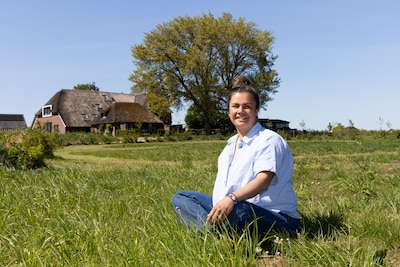 Mijmeren tussen de hazen en het verse fruit: het kan straks op dit weiland in Salland