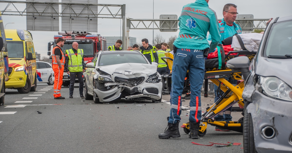 Drie auto’s betrokken bij botsing op A27 bij De Bilt