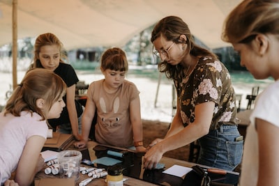 Creatieve zomer in het Karrenmuseum: maakdagen, sprookjesspeurtocht en ambachtenmarkt