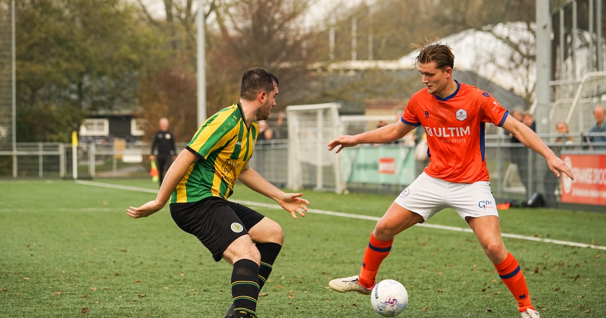 Aanvaller Tim Uitvlugt (20) neemt Verburch bij de hand: ‘Clubs mogen mij bellen, maar ik neem toch n