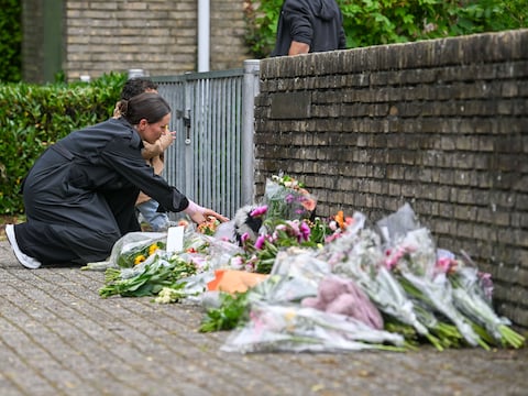 Stille tocht voor omgekomen kinderen en schooldirecteur na dramatisch ongeval