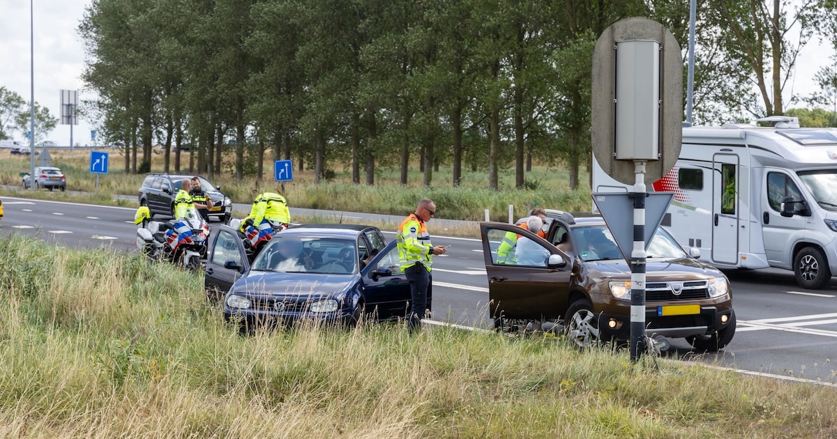 Kop-staartbotsing tussen auto's op A9 in Uitgeest