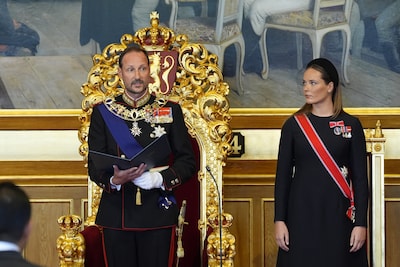 Nieuwe koning Haakon legt eed af, Mette-Marit afwezig door complicaties na longtransplantatie