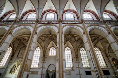 Eerst is de toren van de Sint-Maarten aan de beurt, daarna het schip van de kerk