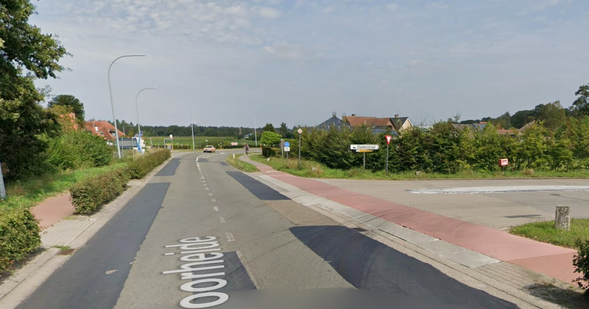 Beurtelings verkeer aan kruispunt Poederstraat-Grens in Arendonk door wegenwerken