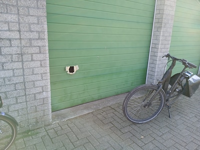 Rovers roven Rova leeg: fikse schadenpost en tuingereedschap weg