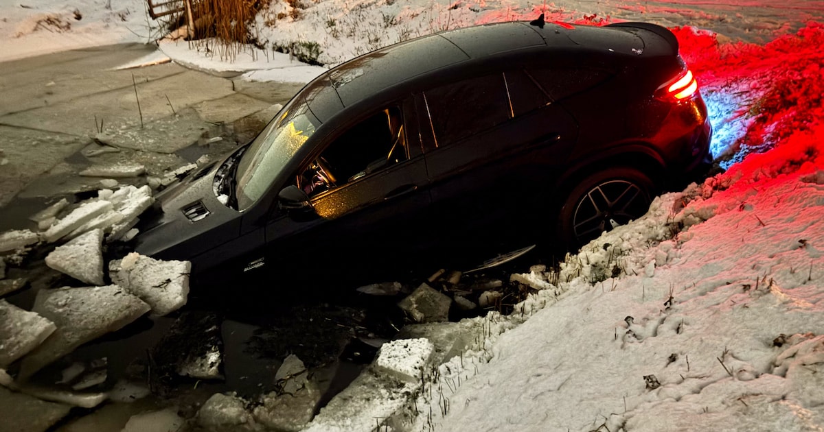 Auto belandt in het water langs N506 bij Hem, bestuurder ongedeerd