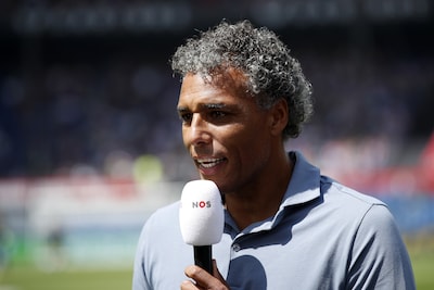 Pierre van Hooijdonk stopt als vaste analist bij NOS: ‘Ben met leuke andere dingen bezig’