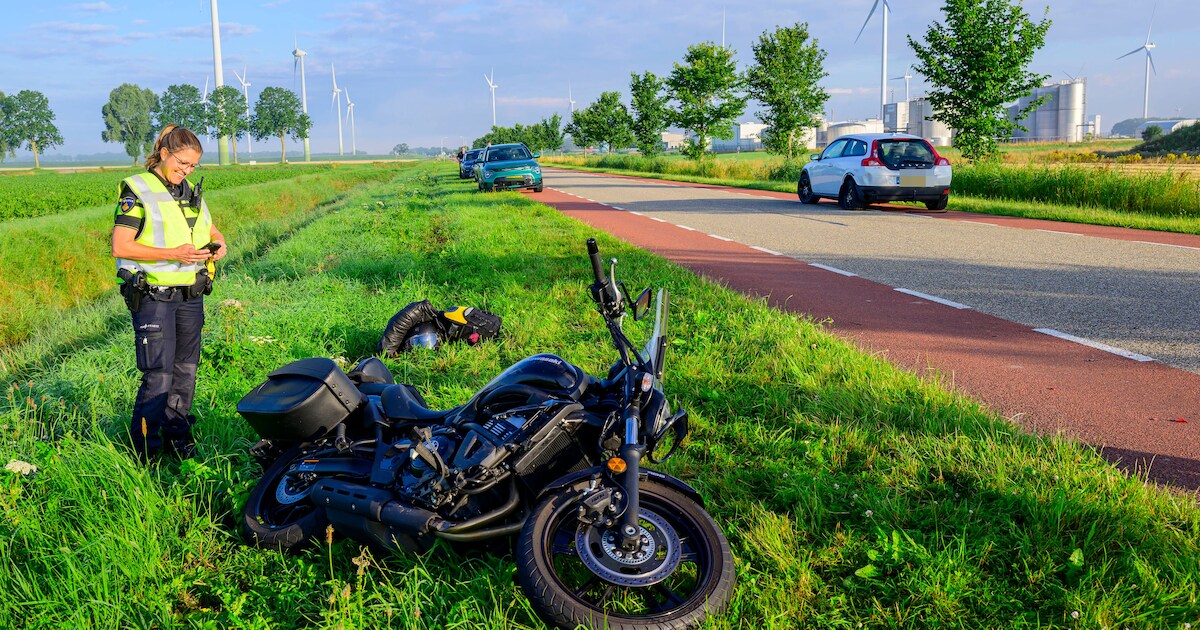 Aanrijding tussen auto en motor op Warvenweg in Farmsum | 112 nieuws Eemsdelta