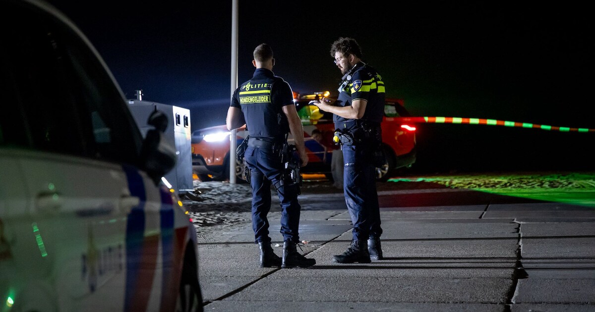 Feest rond kampvuur wordt nachtmerrie: twee neergestoken op het strand bij Wijk aan Zee