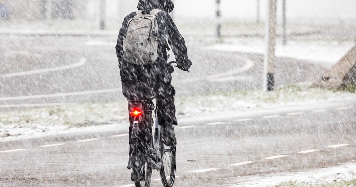 Gemeente strooit zout tegen gladheid op 192 kilometer fietspaden en wegen