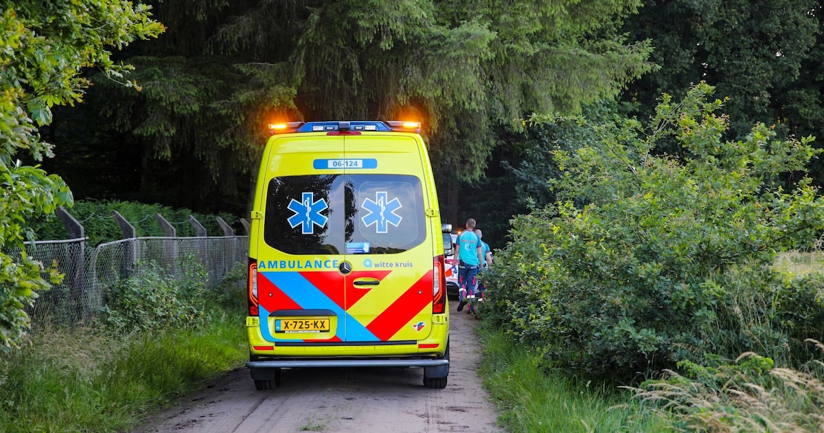 Eenzijdig ongeval met letsel op Woestijnweg in Vaassen, traumahelikopter gealarmeerd | Epe