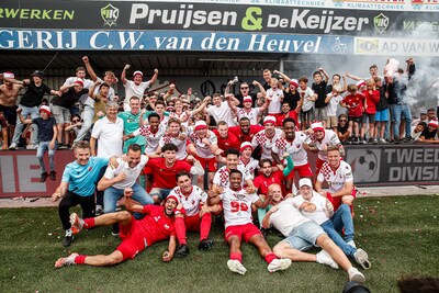 Kozakken Boys binnen een jaar terug in tweede divisie, volksfeest op De Zwaaier: ‘Het kon niet misgaan’