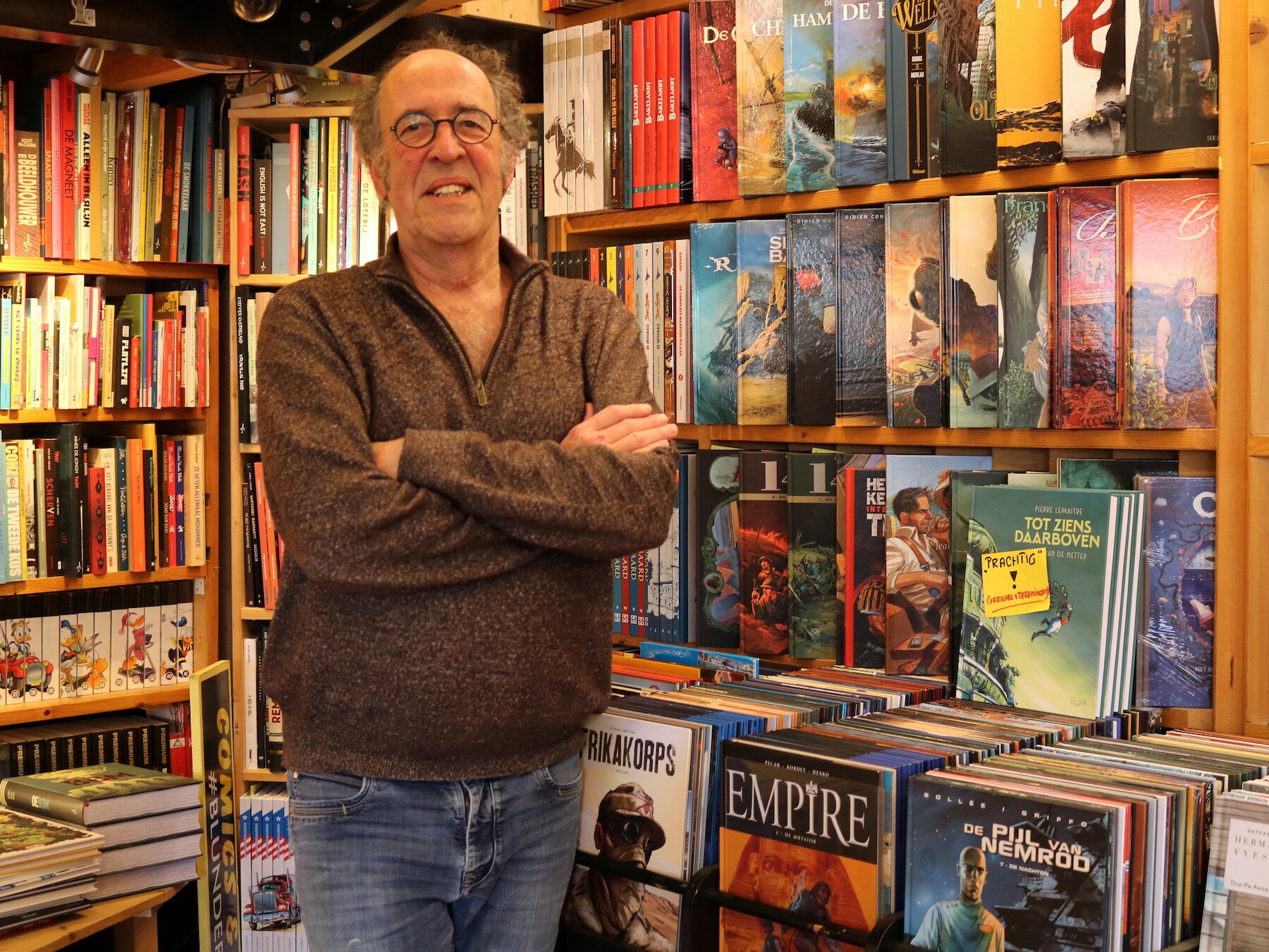 Paul van Dam heeft in 42 jaar tijd 45.000 stripboeken in zijn Stripwinkel Blunder verzameld.