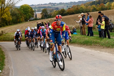 LIVE Tour of Holland | Heuvelachtige etappe definitief geannuleerd door overstekende koeien