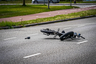 Fatbiker gewond na botsing met auto op de Westervoortsedijk in Arnhem