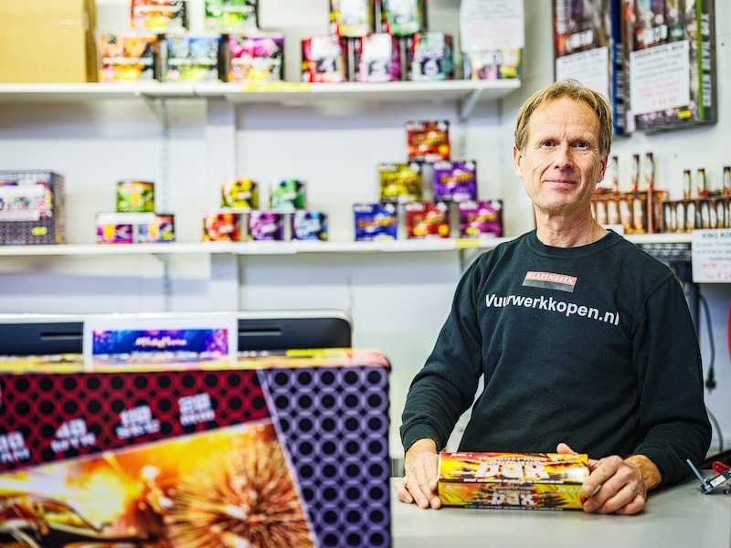 Tom Klarenbeek in zijn winkel in Amsterdam.