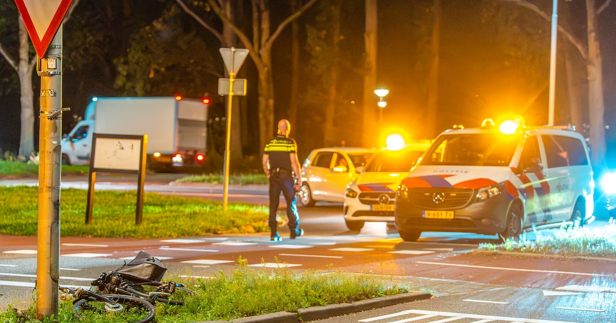 Fietser gewond na botsing met auto op kruising in Nijmegen
