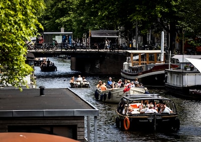 Float, dock, and toast! These are the spots in Amsterdam