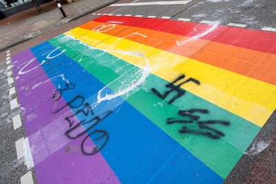 Schoonmaken beklad regenboogpad kost minstens 1.500 euro en daar blijft het niet bij: ‘Inzet is voll