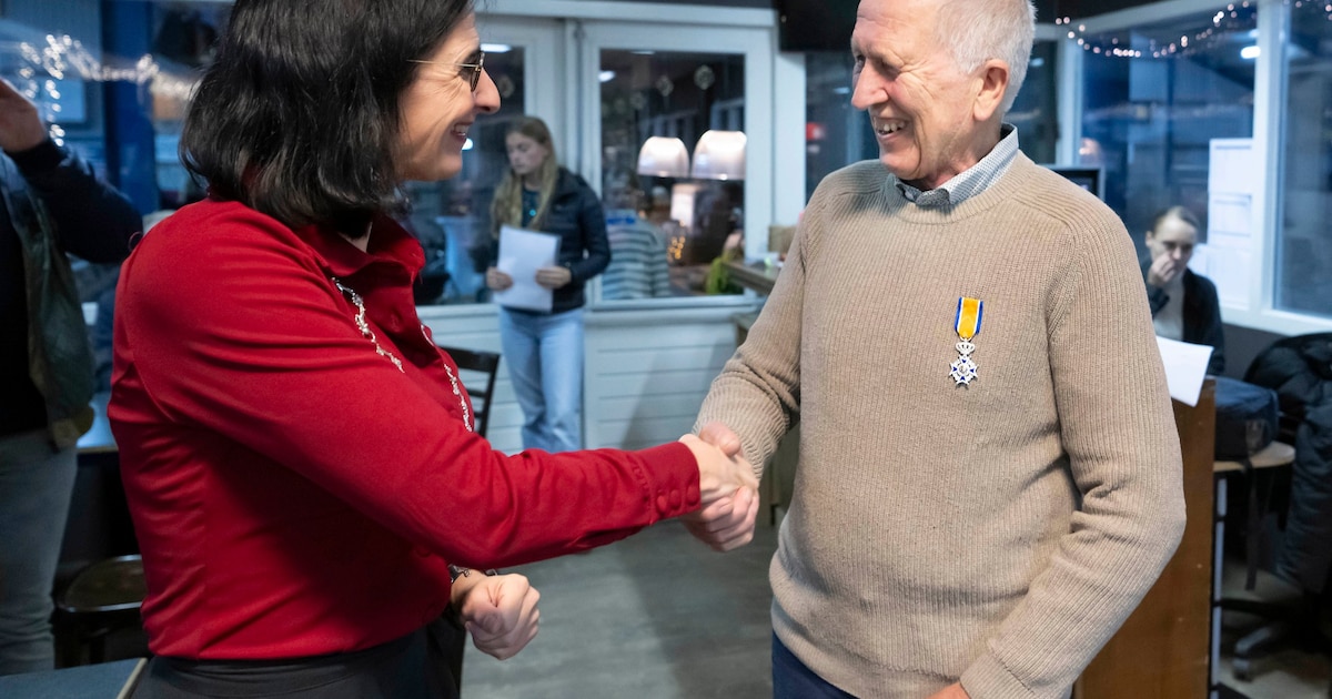 Koninklijke onderscheiding voor Gosse Kamminga (76)