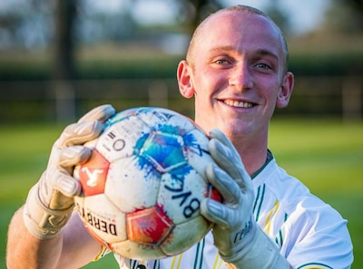 Na harde botsing op het voetbalveld kan Roel Loosen zijn nek even niet meer bewegen: ‘Ik was heel du