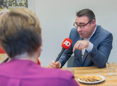 Poging nummer drie: lukt het Richard de Mos wel om met rechtsere partijen Haagse asielopvang te stop