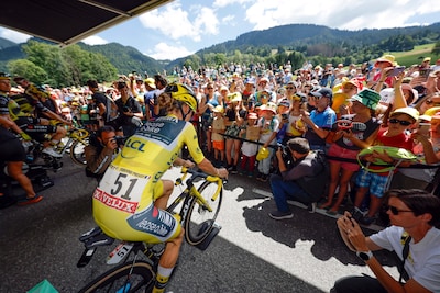 De vrouwen fietsen in de Tour niet langer in de schaduw van hun mannelijke collega’s