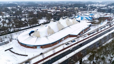 Sporthallen en zwembaden op slot door sneeuw, maar extra maatregelen komen er niet: ‘Unieke situatie
