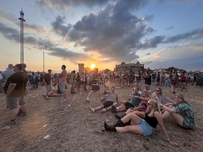 LIVE Zwarte Cross 2026 | Tweede katapultsprong gaat wél goed! • Kraantje Pappie speelt Megatent plat