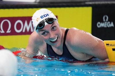 Oppermachtige Marrit Steenbergen grijpt Europese titel op 100 meter vrije slag, Milou van Wijk pakt knap zilver