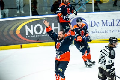 Nijmegen Devils-icoon Levi Houkes blijft ijshockeyer na behalen landstitel: ‘Stoppen met zeggen dat 