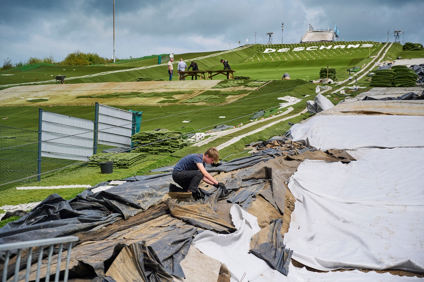 Hartje zomer aan het werk op de Udense skibaan; ‘Straks in 13 seconden ...