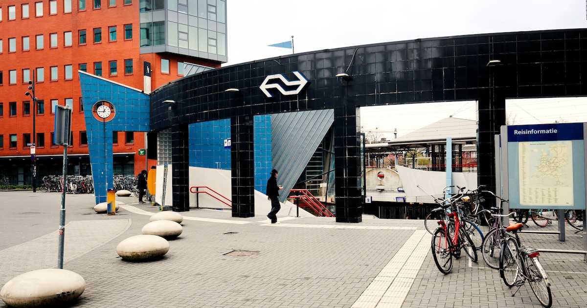 Minder treinen naar Baarn en Hilversum door ongeluk spoorwegovergang