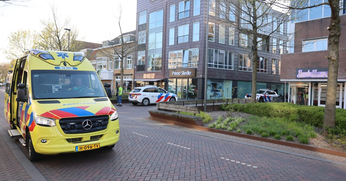 Politie onderzoekt steekpartij in de Breestraat in Beverwijk: verdachte op de vlucht