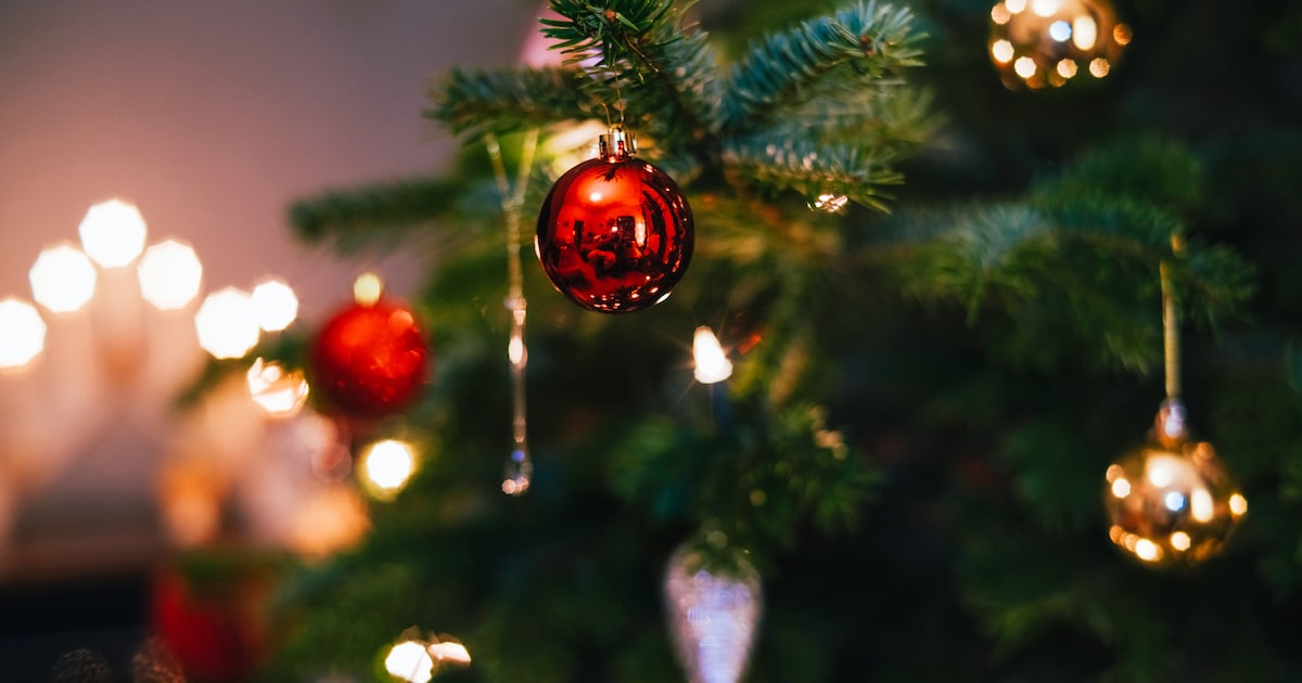 Creatieve kerstliefhebbers aan de slag in buurthuis Ommerkanaal