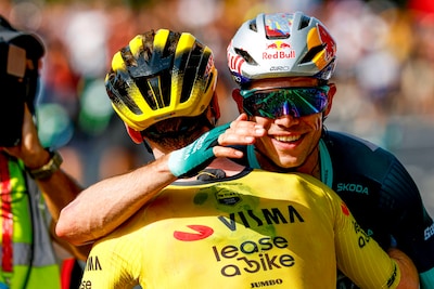 Van de pijn van Dwars Door Vlaanderen naar serieuze kans op regenboogtrui: de grote omslag van Wout van Aert