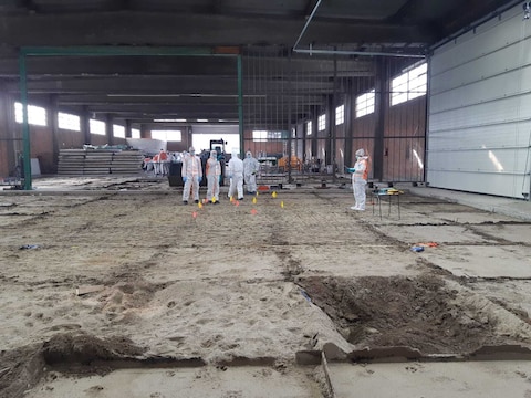 De Nederlandse en Belgische politie hebben in een loods in de haven van Antwerpen mogelijk sporen gevonden van Naima Jillal. 