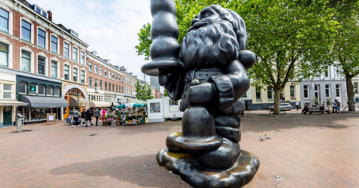 Extra toezicht op Eendrachtsplein: ‘Mensen mijden metrostation door dealers en gebruikers’