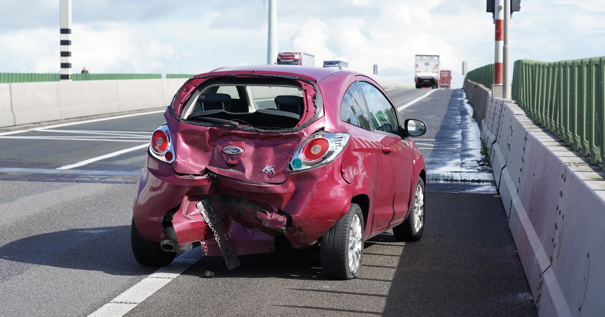 Aanrijding met drie voertuigen op de Ketelbrug