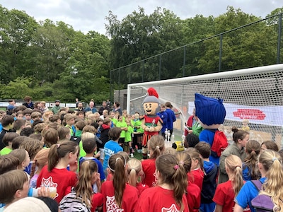 Mascottes Bikkel en Kik weer van de partij bij Trekvogels Invitatietoernooi