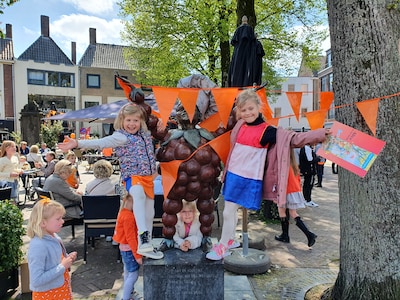 Kindervrijmarkt op Koningsdag in Tiel