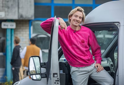 Hij brengt Goldband al jaren veilig thuis, maar maakt nu ook eigen hits: ‘Volkszanger met een knipoo